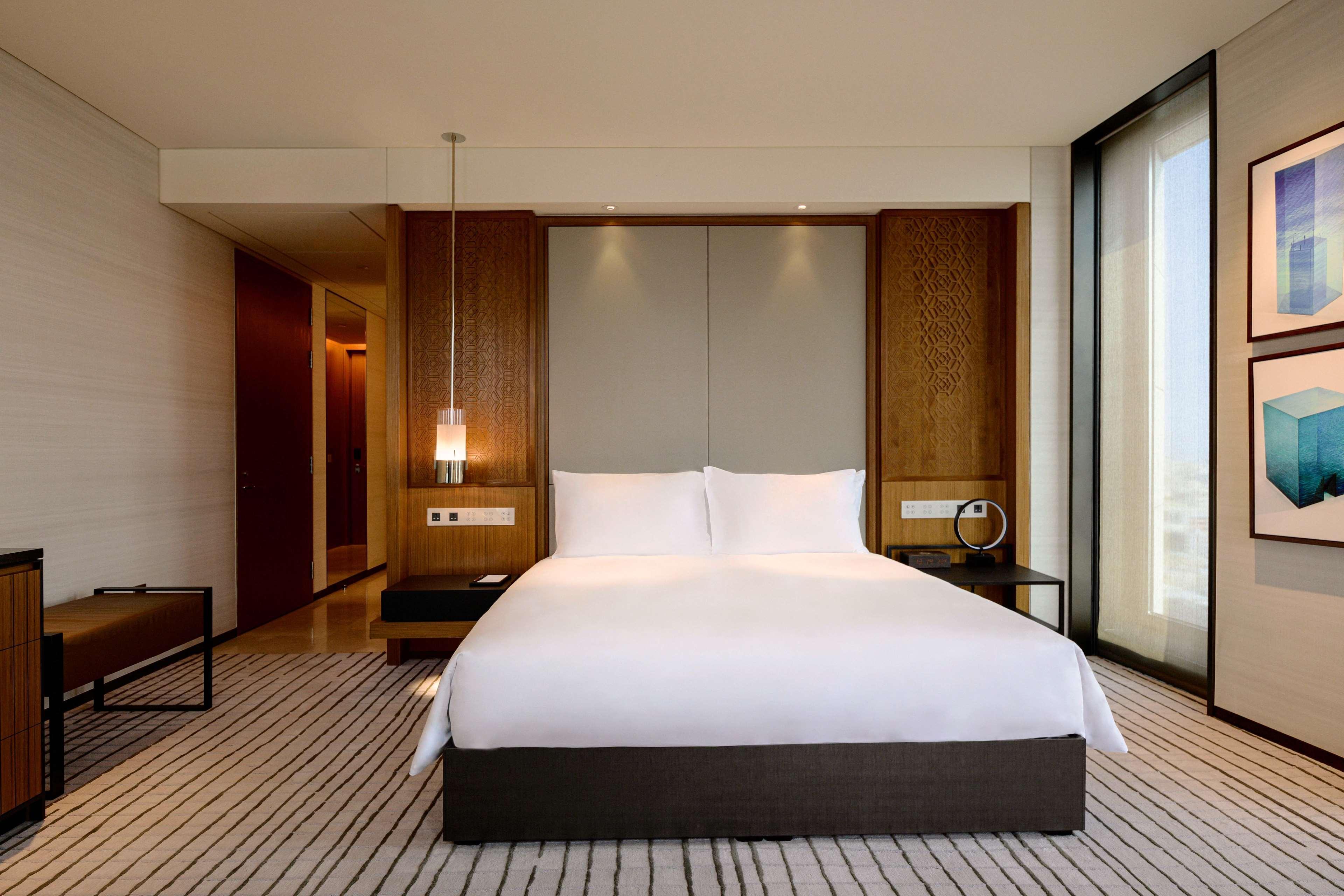 Park Hyatt Doha Hotel Exterior foto A bedroom at the hotel