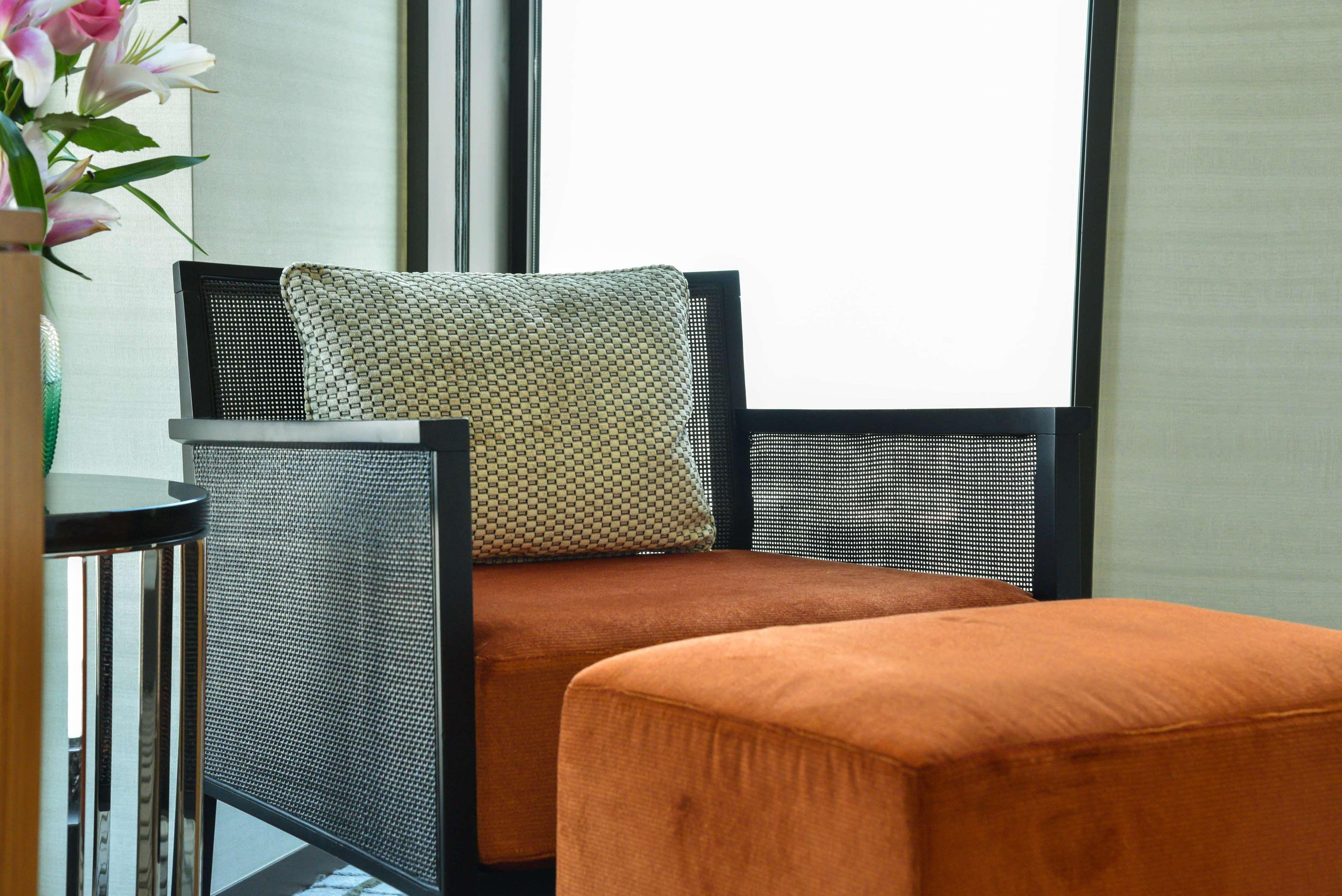Park Hyatt Doha Hotel Exterior foto A chair with a cushion