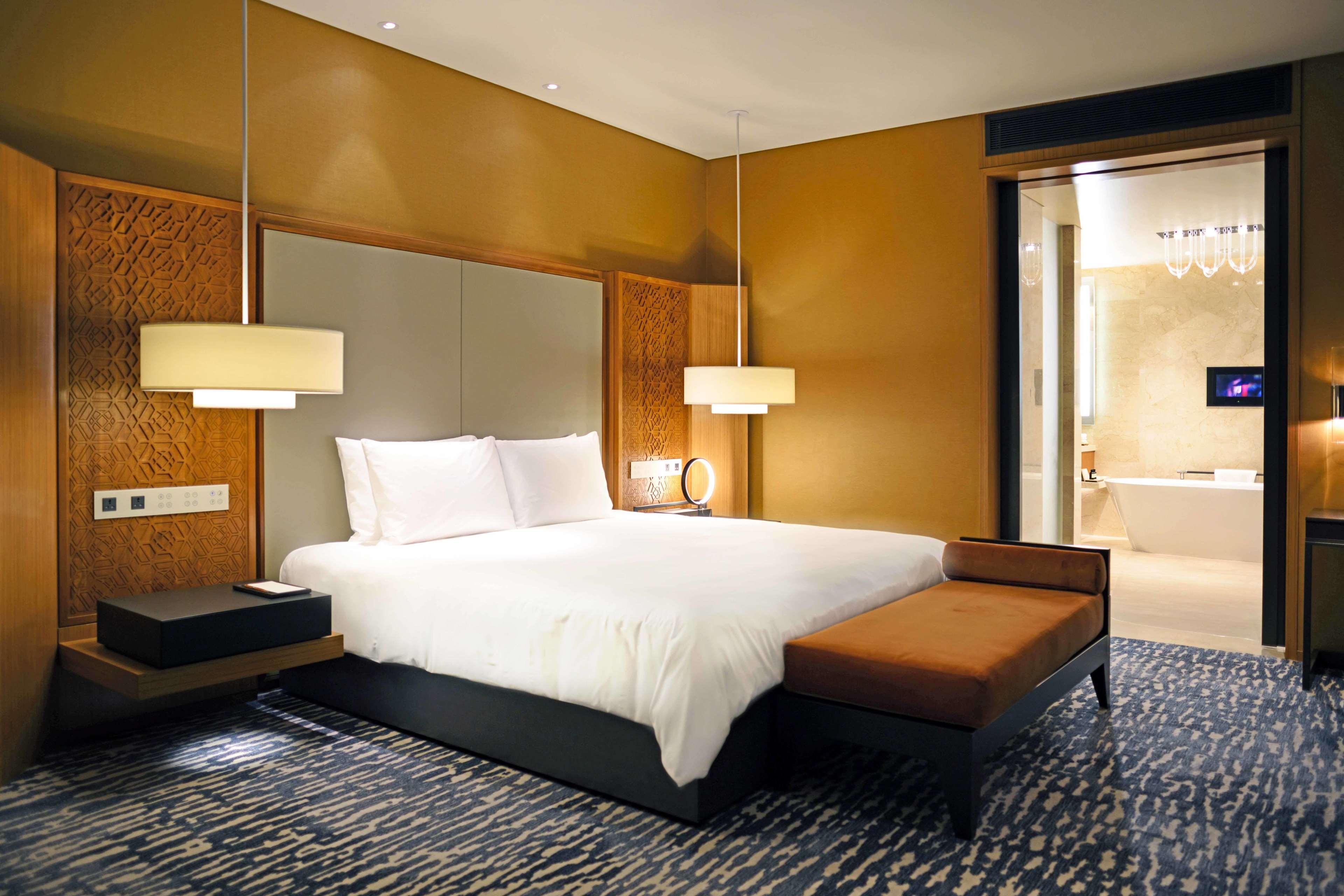 Park Hyatt Doha Hotel Exterior foto A bedroom at the hotel