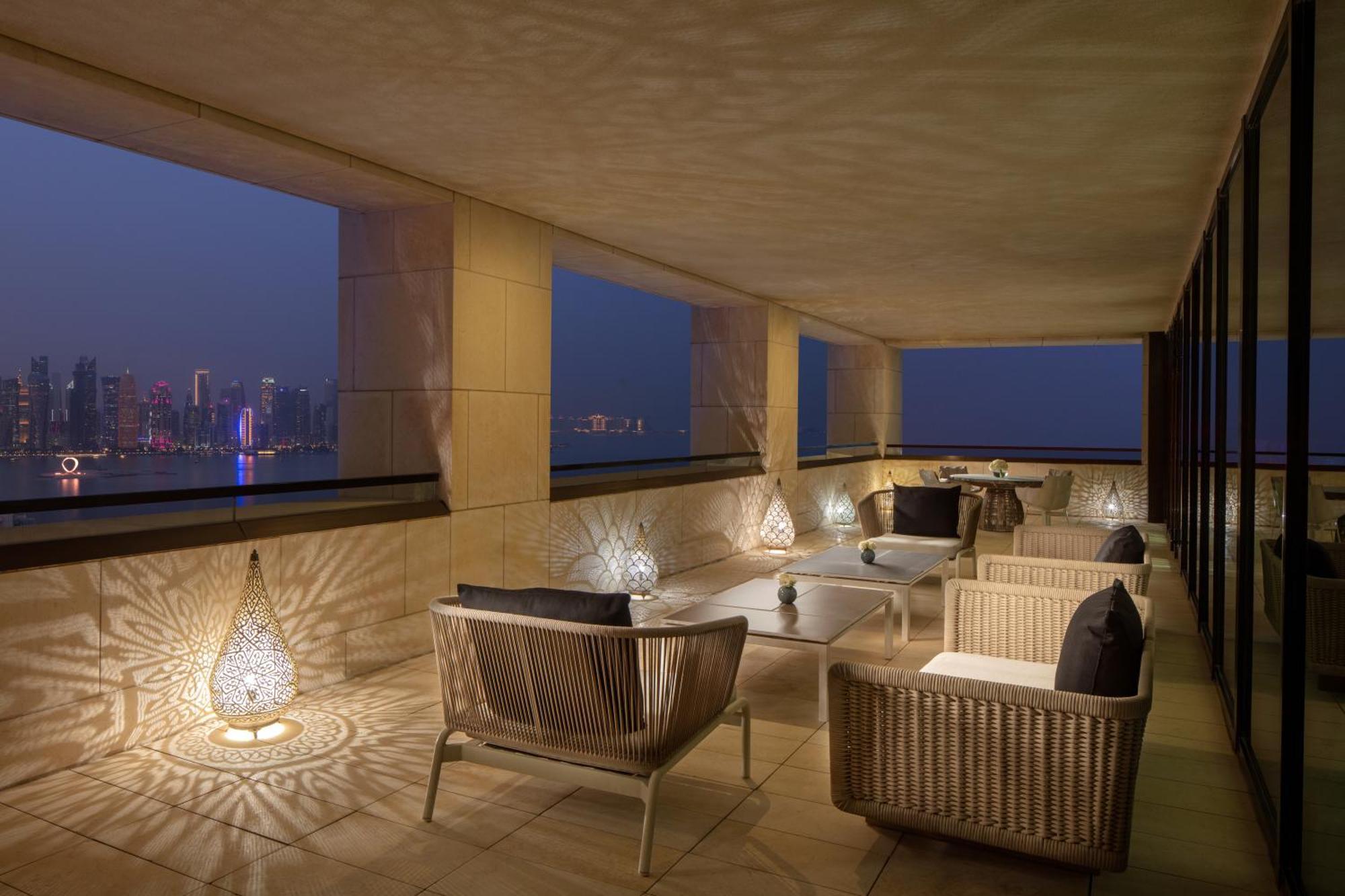 Park Hyatt Doha Hotel Exterior foto The view from the balcony of a suite at the Mandarin Oriental, Shanghai